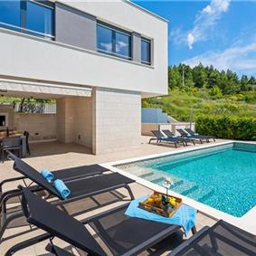 5 bedroom beachfront villa with heated pool near Omis, sleeps 9